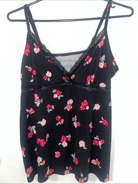 Marilyn Monroe Intimates floral lace-trim sleep camisole.